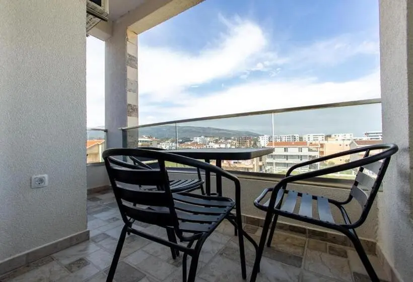 اتاق استاندارد سه نفره, Deron Apartments