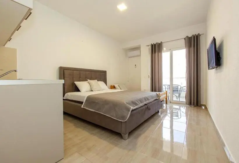 اتاق استاندارد سه نفره, Deron Apartments