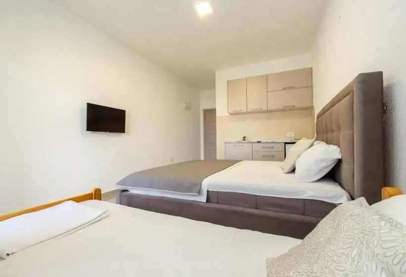 اتاق استاندارد سه نفره, Deron Apartments