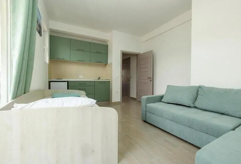 استودیو خانوادگی, Deron Apartments