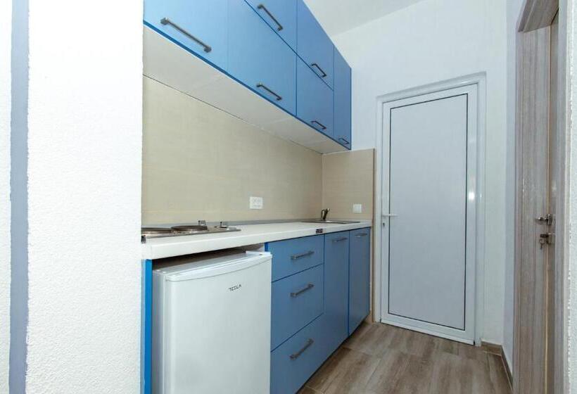 اتاق سوپریور خانوادگی, Deron Apartments