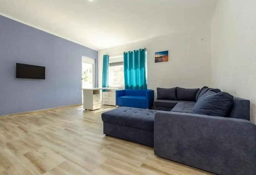 اتاق سوپریور خانوادگی, Deron Apartments