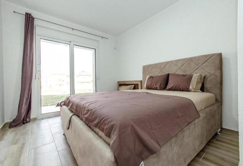 اتاق استاندارد با چشم‌انداز باغ, Deron Apartments