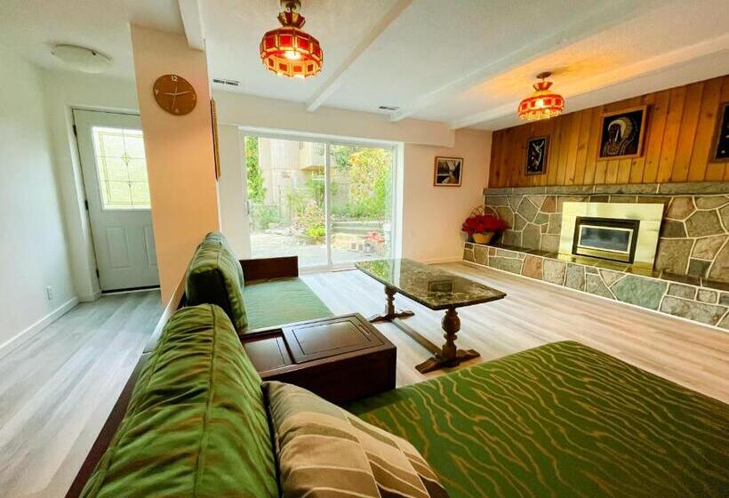 Люкс с Бассейном, The Rhodo Place