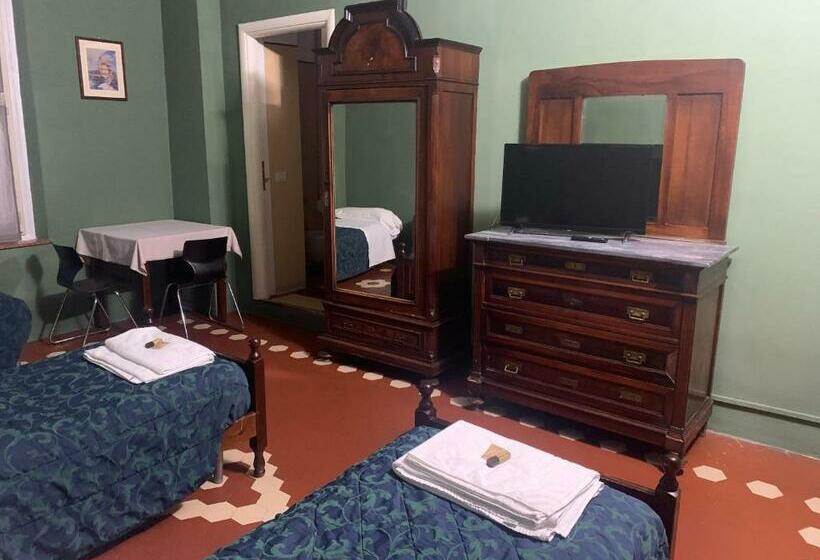 Chambre Deluxe, Leon Doro