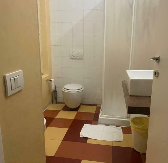 Chambre Deluxe, Leon Doro