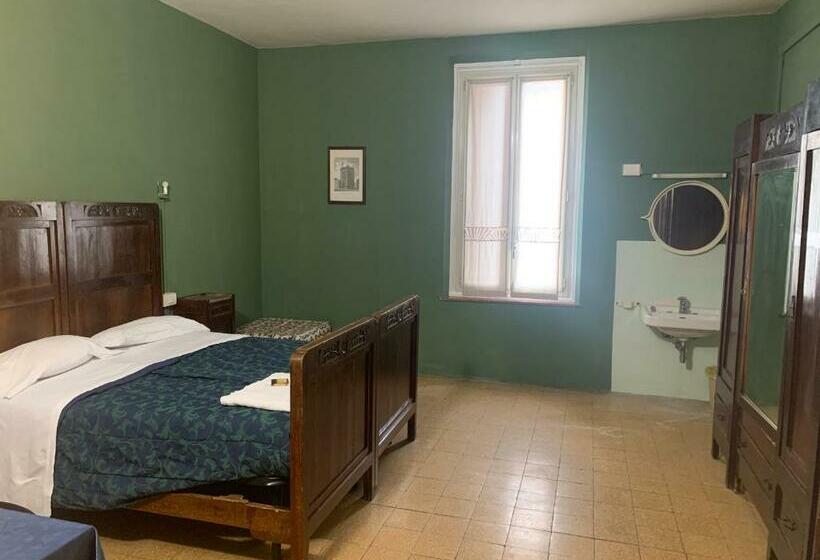 Chambre Standard, Leon Doro