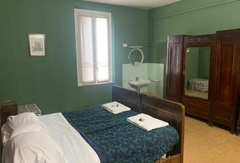 Chambre Standard, Leon Doro