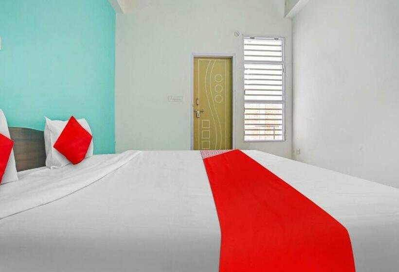 חדר קלאסי לשלושה, Oyo Flagship 81193 Om