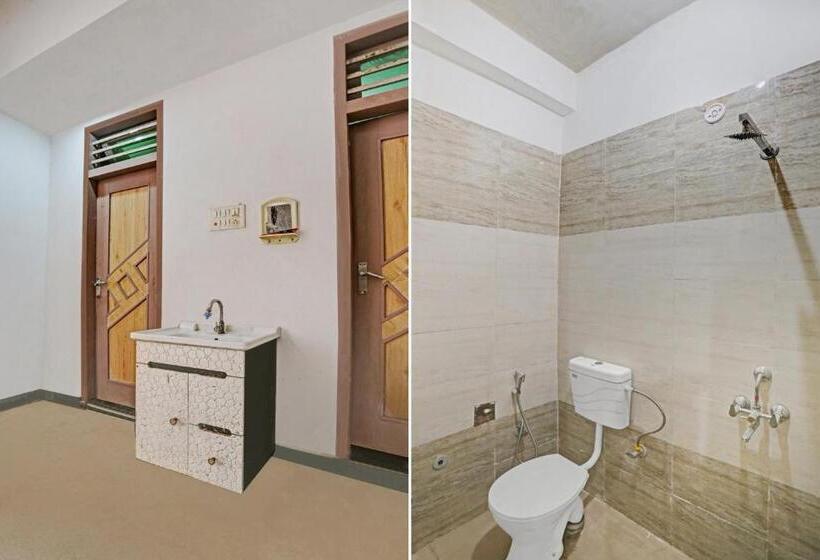 חדר קלאסי לשלושה, Oyo Flagship 81193 Om