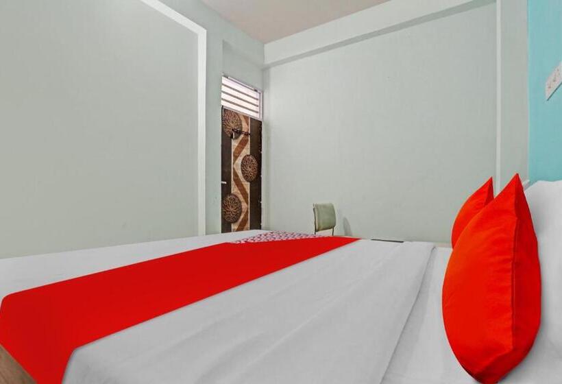 חדר קלאסי לשלושה, Oyo Flagship 81193 Om