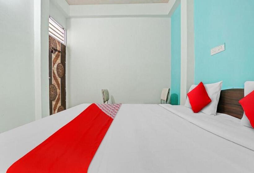 חדר קלאסי לשלושה, Oyo Flagship 81193 Om