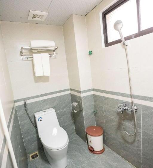 اتاق سوپریور, Vsana Vu Son