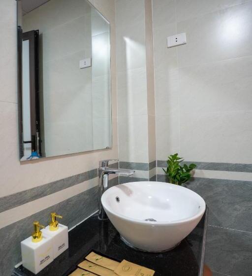 اتاق سوپریور, Vsana Vu Son