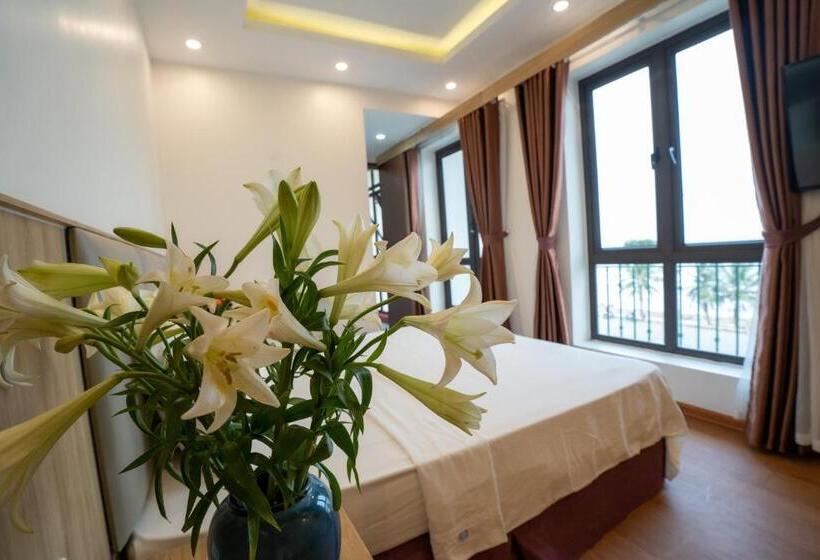 اتاق لوکس, Vsana Vu Son