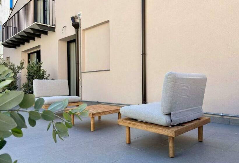 Tengerre Néző Lakosztály, Salemare Rooms & Suites