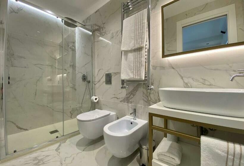 Tengerre Néző Lakosztály, Salemare Rooms & Suites