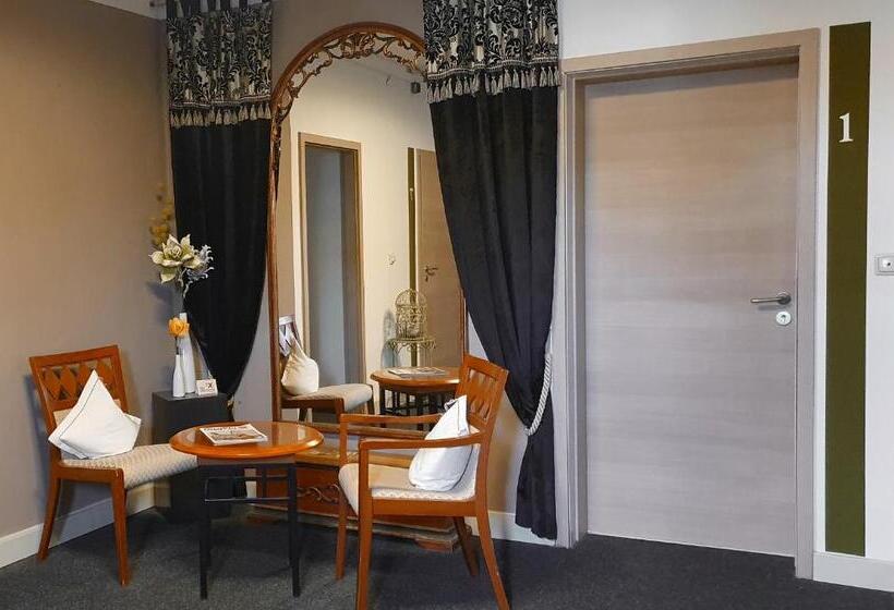 家庭间, Gasthof Alte Schule