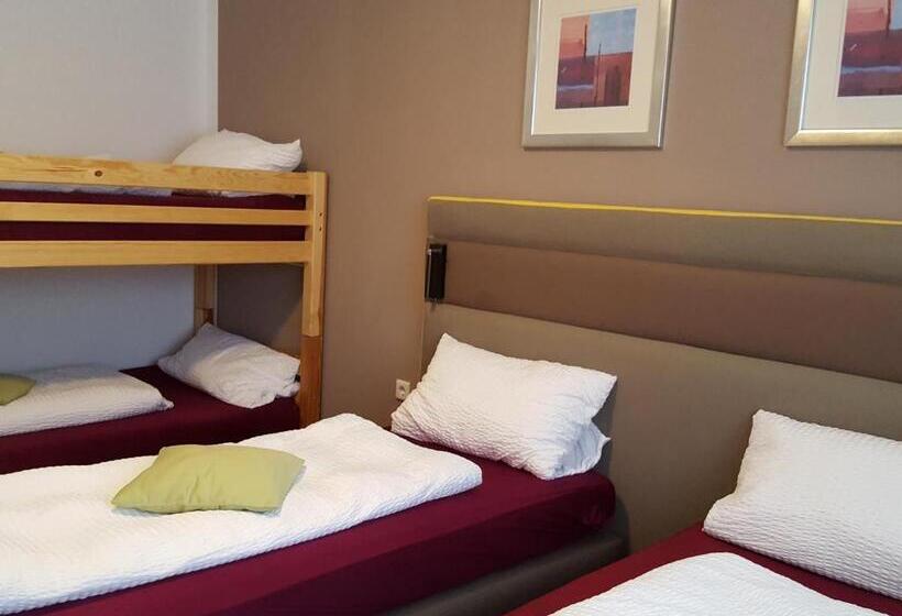 غرفة قياسية رباعية, Gasthof Alte Schule