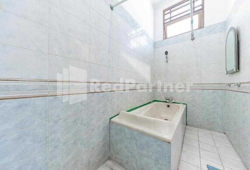 Standard Enkelrum, Biru Homestay Bandung Mitra Reddoorz