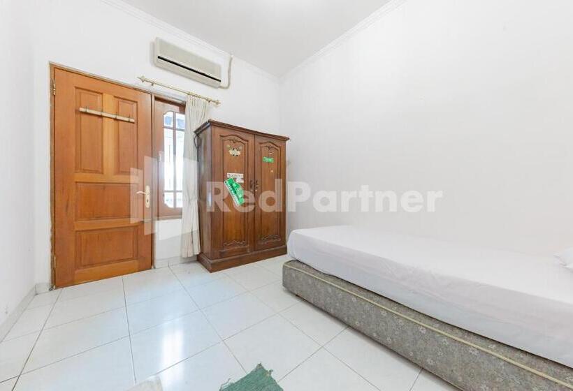 Standard Enkelrum, Biru Homestay Bandung Mitra Reddoorz