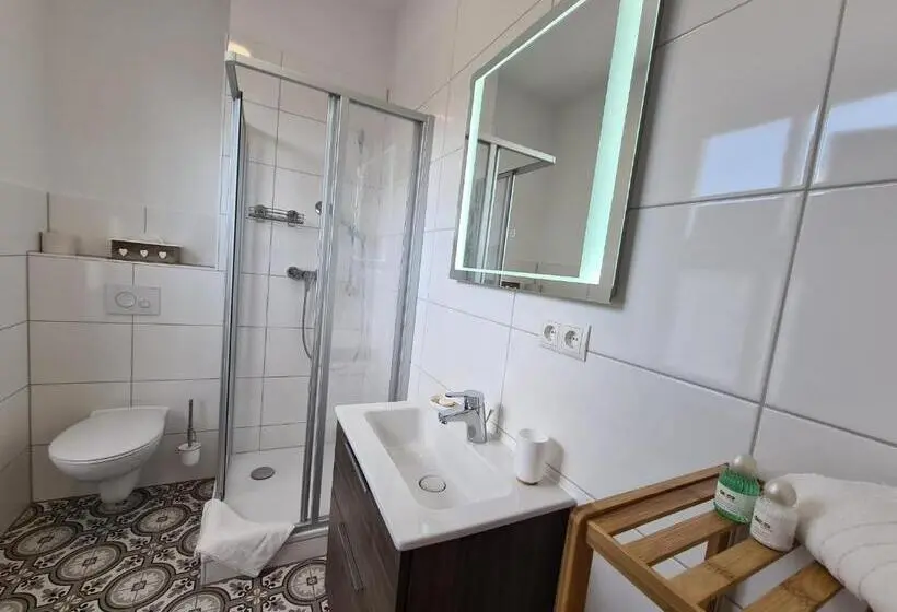 Standard Yhden Hengen Huone, Gleis 3viertel Jena