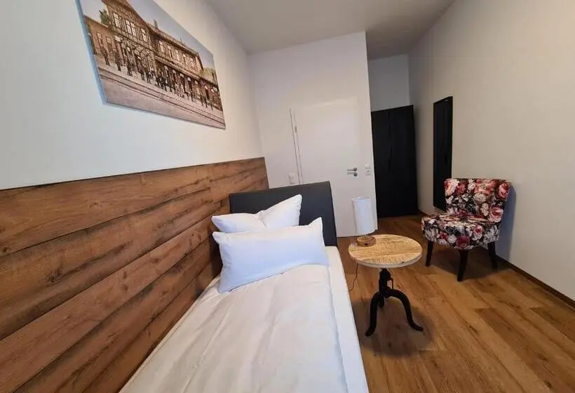 Standard Yhden Hengen Huone, Gleis 3viertel Jena