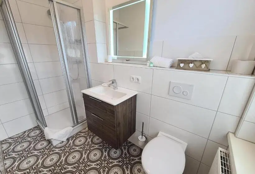 Standard Yhden Hengen Huone, Gleis 3viertel Jena