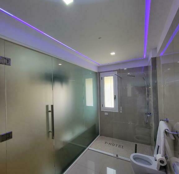 Номер Deluxe, Thea