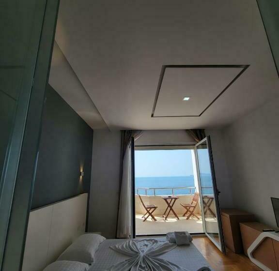 Номер Deluxe Вид на Море с Балконом, Thea