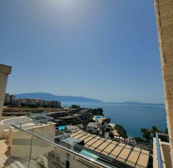 Номер Deluxe Вид на Море с Балконом, Thea