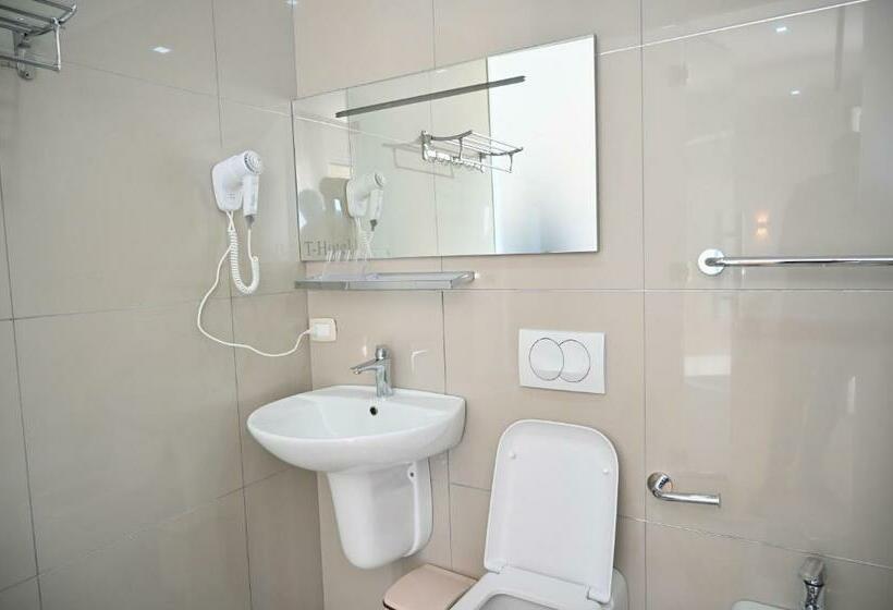 Семейный Номер Deluxe, Thea