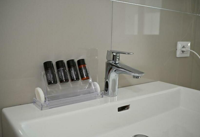 Семейный Номер Deluxe, Thea