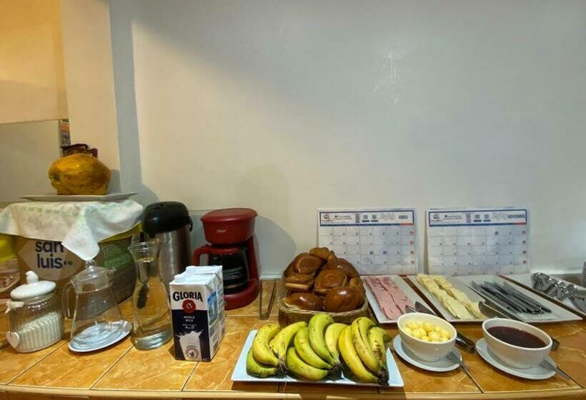 标准三人间, Inka House