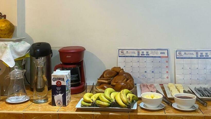 标准三人间, Inka House