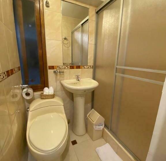 标准三人间, Inka House