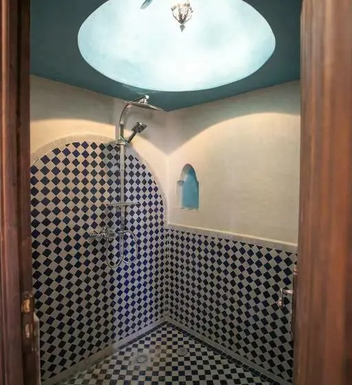اتاق استاندارد سه نفره, Riad Jouba