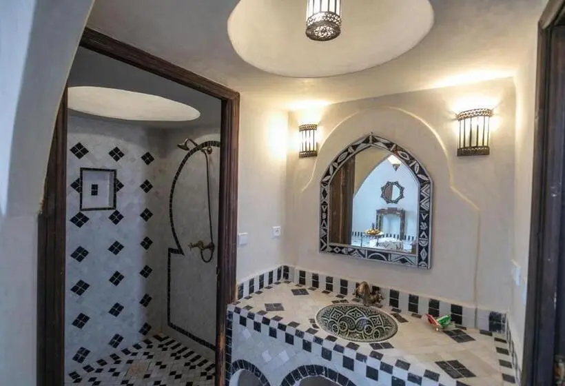 اتاق لوکس, Riad Jouba