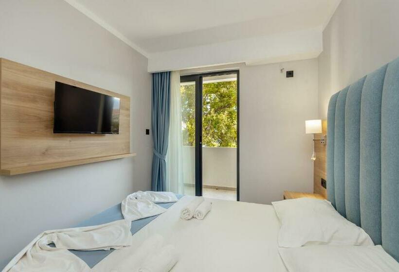 اتاق سوپریور, Talia