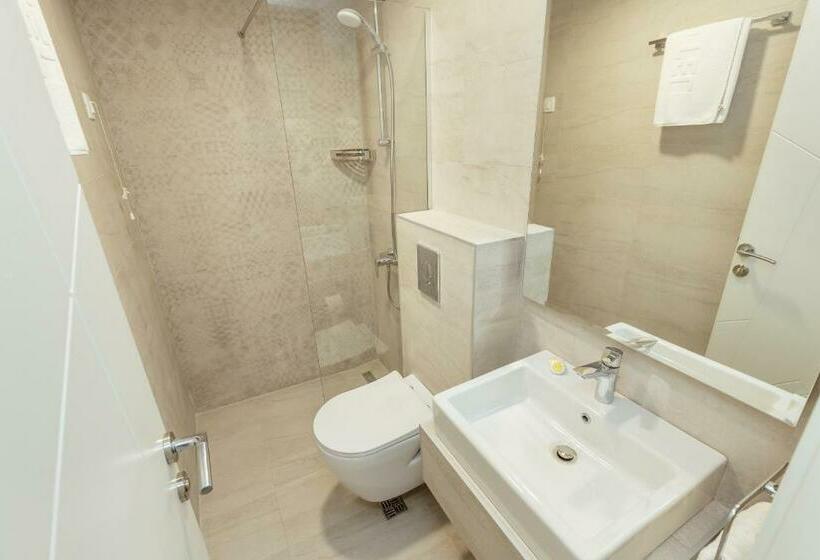 اتاق سوپریور, Talia