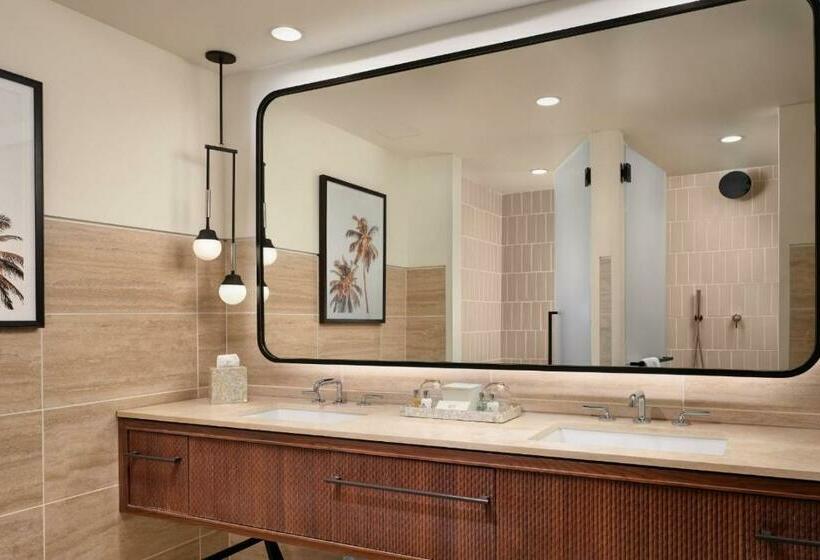 إستوديو قياسى سرير كينج, Tower At The Boca Raton