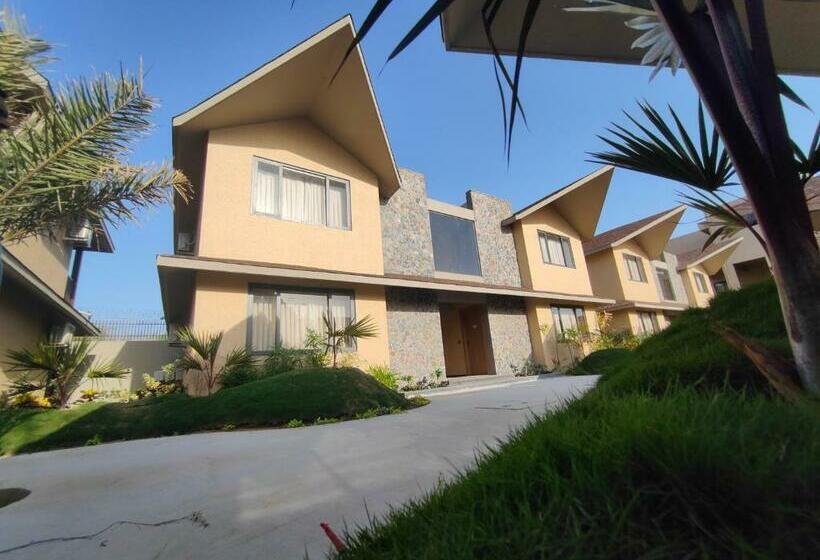 キングサイズベッドのスタンダードルーム, Club Heaven Palanpur