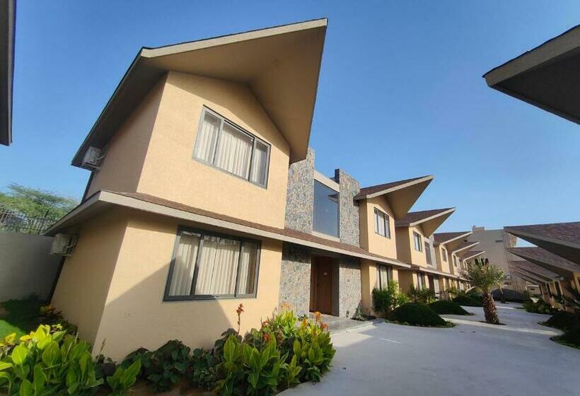 キングサイズベッドのスタンダードルーム, Club Heaven Palanpur