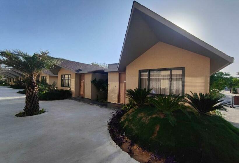 キングサイズベッドのスタンダードルーム, Club Heaven Palanpur