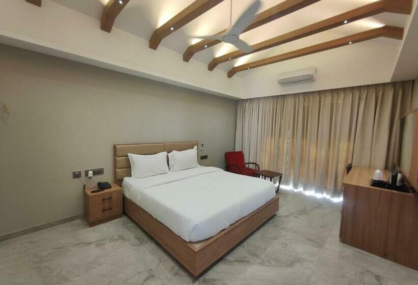 キングサイズベッドのスタンダードルーム, Club Heaven Palanpur