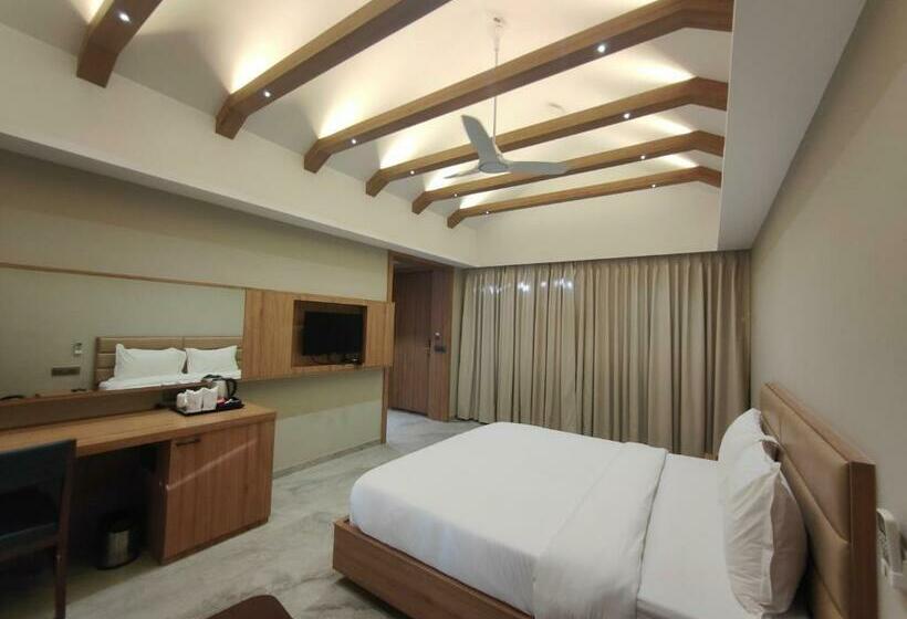 キングサイズベッドのスタンダードルーム, Club Heaven Palanpur