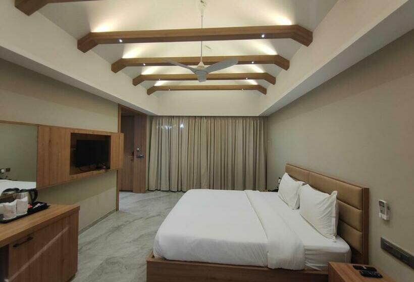 キングサイズベッドのスタンダードルーム, Club Heaven Palanpur