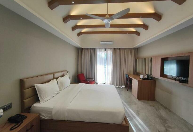 キングサイズベッドのスタンダードルーム, Club Heaven Palanpur
