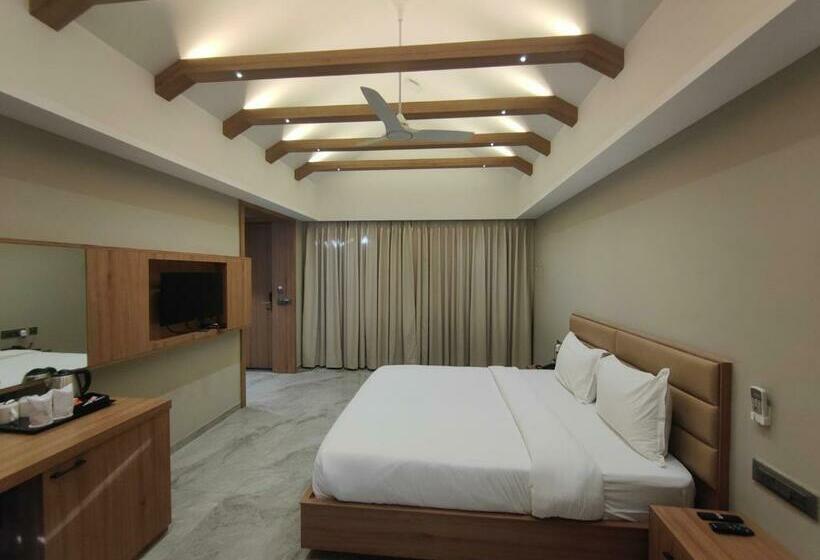 キングサイズベッドのスタンダードルーム, Club Heaven Palanpur