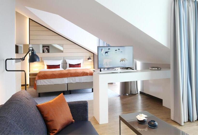 Полулюкс, Hafenhotel Meereszeiten